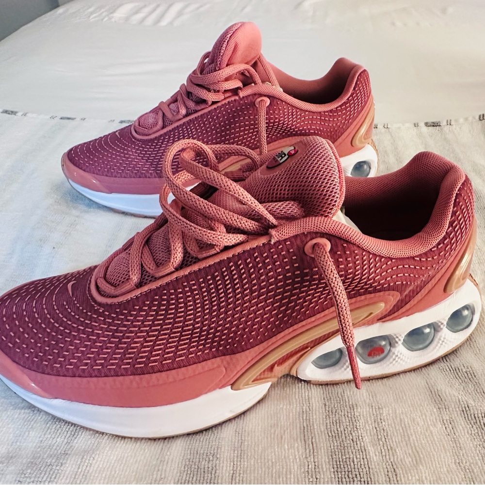 Nike Women's Rose Sneakers